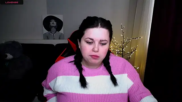 Snapshot of Emily_Mo chatting on 02.23.25 Emily Mo online show from 02.23.25