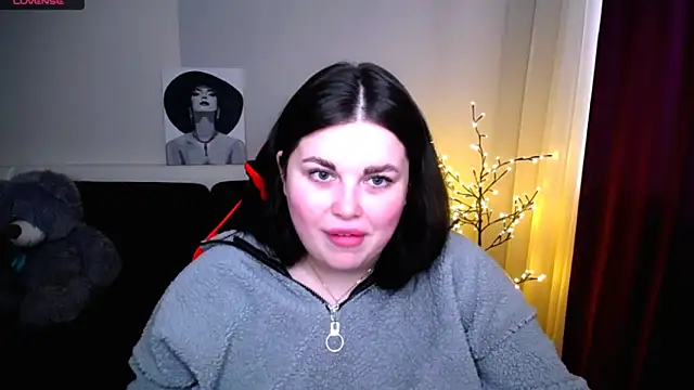 Snapshot of Emily_Mo chatting on 02.25.25 Emily Mo online show from 02.25.25