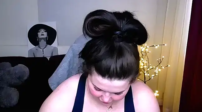 Snapshot of Emily_Mo chatting on 03.02.25 Emily Mo online show from 03.02.25