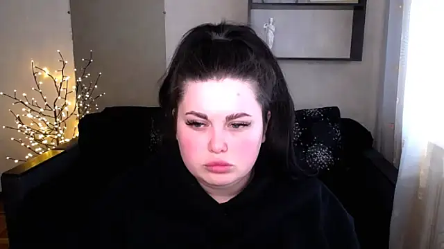 Snapshot of Emily_Mo chatting on 03.17.25 Emily Mo online show from 03.17.25