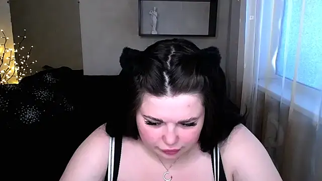 Snapshot of Emily_Mo chatting on 03.19.25 Emily Mo online show from 03.19.25