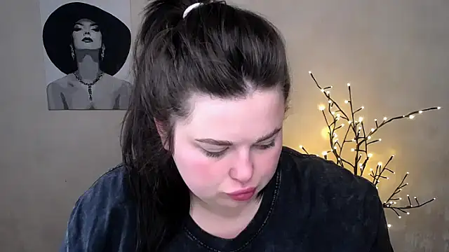 Snapshot of Emily_Mo chatting on 09.09.25 Emily Mo online show from 09.09.25