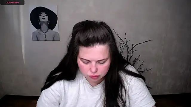 Snapshot of Emily_Mo chatting on 09.13.25 Emily Mo online show from 09.13.25