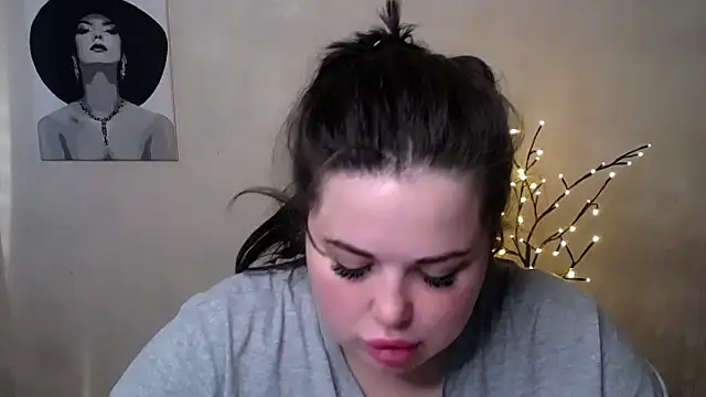 Emily Mo online show from 09.22.25