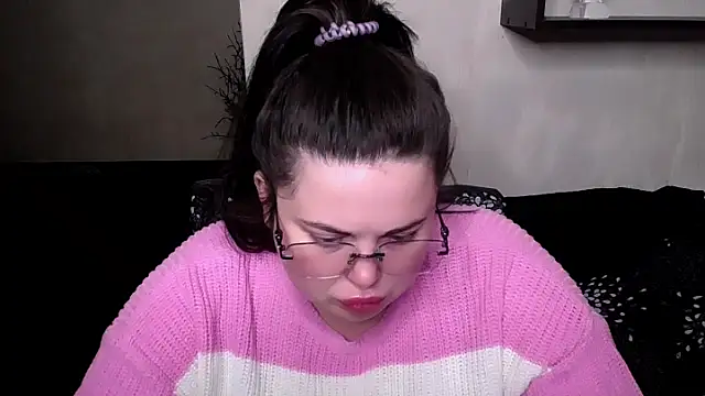 Emily Mo online show from 10.11.25