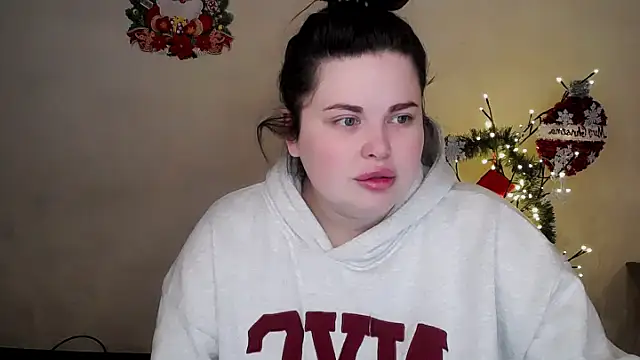 Emily Mo online show from 12.21.25