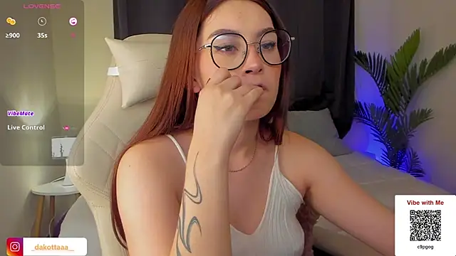 Snapshot of dakottaa_ chatting on 01.22.25 dakottaa online show from 01.22.25