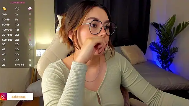 Snapshot of dakottaa_ chatting on 09.19.25 dakottaa online show from 09.19.25