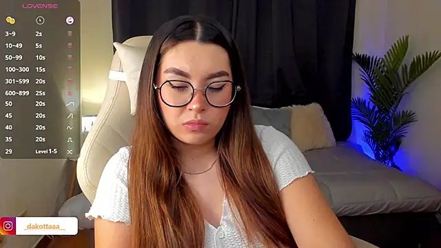 Snapshot of dakottaa_ chatting on 10.09.25 dakottaa online show from 10.09.25