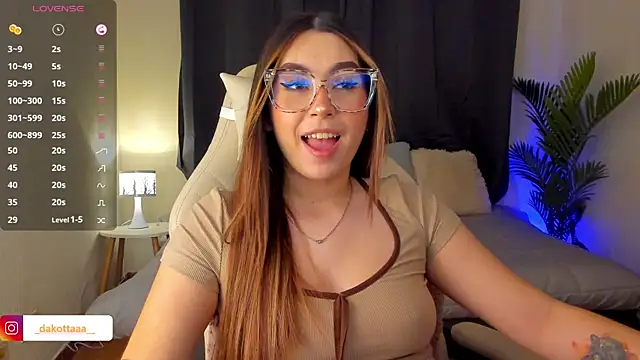 Snapshot of dakottaa_ chatting on 10.11.25 dakottaa online show from 10.11.25