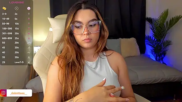 Snapshot of dakottaa_ chatting on 10.13.25 dakottaa online show from 10.13.25