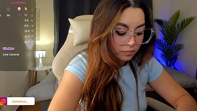 Snapshot of dakottaa_ chatting on 10.20.25 dakottaa online show from 10.20.25