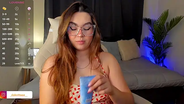 Snapshot of dakottaa_ chatting on 10.25.25 dakottaa online show from 10.25.25