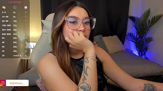 dakottaa  online show from 11.23.25