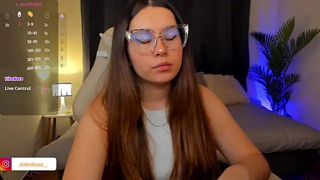 dakottaa  online show from 12.17.25