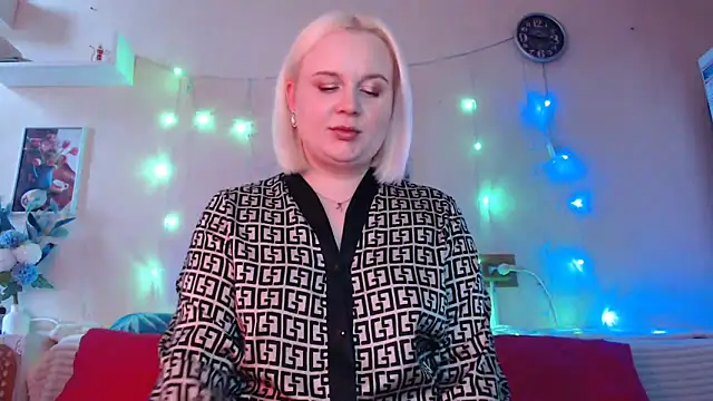 Snapshot of Karolina_love_ chatting on 12.31.24 Karolina love  online show from 12.31.24