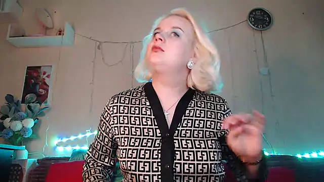 Snapshot of Karolina_love_ chatting on 01.09.25 Karolina love  online show from 01.09.25