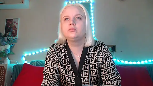 Snapshot of Karolina_love_ chatting on 01.25.25 Karolina love  online show from 01.25.25