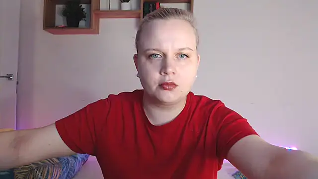 Snapshot of Karolina_love_ chatting on 10.11.25 Karolina love  online show from 10.11.25