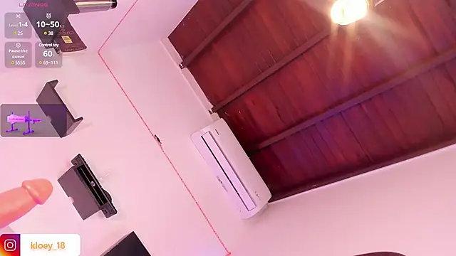 kloey hoot online show from 03.01.25