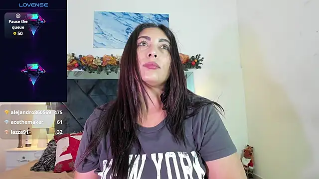 Lauralove 69 online show from 12.12.24