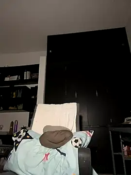 Snapshot of DanikRosse chatting on 09.18.25 DanikRosse online show from 09.18.25