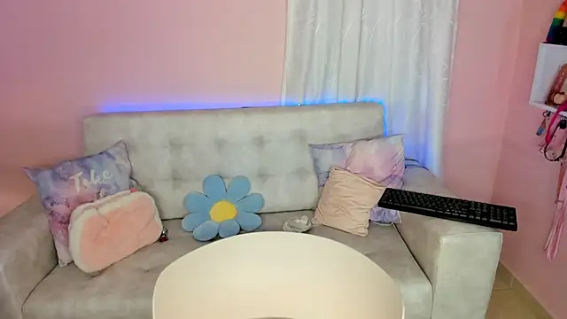 tinysara online show from 12.04.24