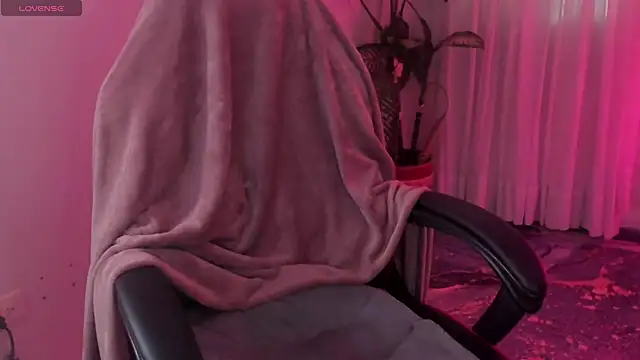 Snapshot of scarlet_miller1 chatting on 10.01.25 scarlet miller1 online show from 10.01.25