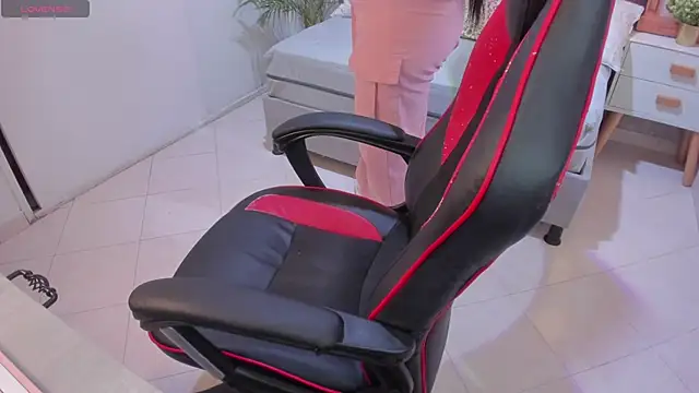 Snapshot of scarlet_miller1 chatting on 10.18.25 scarlet miller1 online show from 10.18.25