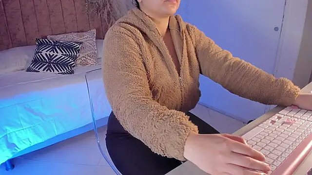 scarlet miller1 online show from 12.04.25