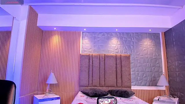 charlottewhitte online show from 10.30.25