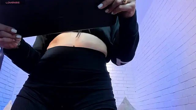 charlottewhitte online show from 12.04.25