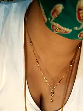 Snapshot of tuttifrutti17 chatting on 01.04.25 tuttifrutti17 online show from 01.04.25