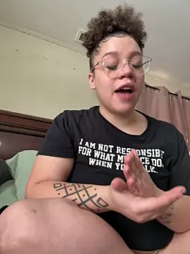 QueenNuttCollector online show from 02.12.26