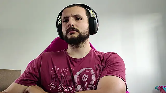 Snapshot of iurytx chatting on 10.08.25 iurytx online show from 10.08.25