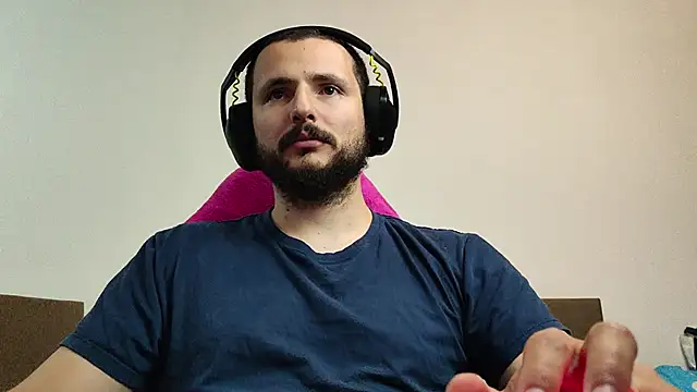 Snapshot of iurytx chatting on 10.17.25 iurytx online show from 10.17.25