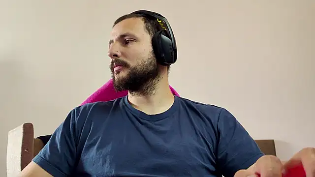 Snapshot of iurytx chatting on 10.27.25 iurytx online show from 10.27.25