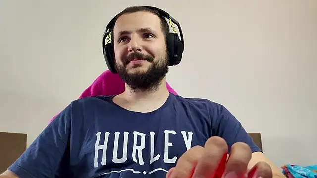 Snapshot of iurytx chatting on 10.29.25 iurytx online show from 10.29.25