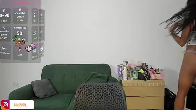 Snapshot of HOTBLACKANDWHITE2 chatting on 10.15.25 HOTBLACKANDWHITE2 online show from 10.15.25