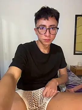 Snapshot of CamiRojas_boy chatting on 06.10.26 CamiRojas boy online show from 06.10.26