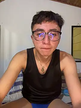 Snapshot of CamiRojas_boy chatting on 06.14.26 CamiRojas boy online show from 06.14.26