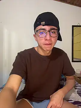 Snapshot of CamiRojas_boy chatting on 06.16.26 CamiRojas boy online show from 06.16.26