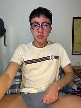Snapshot of CamiRojas_boy chatting on 06.22.26 CamiRojas boy online show from 06.22.26