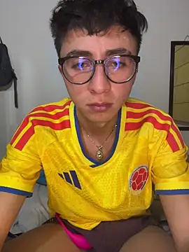 Snapshot of CamiRojas_boy chatting on 06.24.26 CamiRojas boy online show from 06.24.26