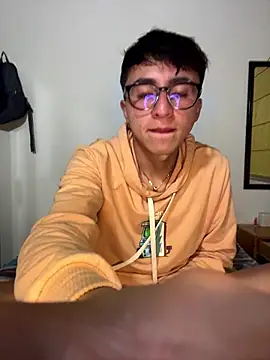 Snapshot of CamiRojas_boy chatting on 07.07.26 CamiRojas boy online show from 07.07.26