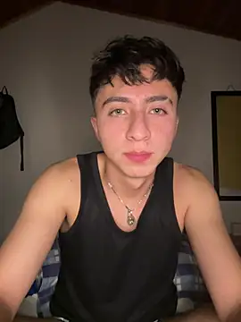 Snapshot of CamiRojas_boy chatting on 07.18.26 CamiRojas boy online show from 07.18.26