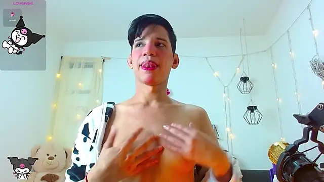 Snapshot of Ariel_Femboy_ chatting on 01.01.25 Ariel Femboy online show from 01.01.25