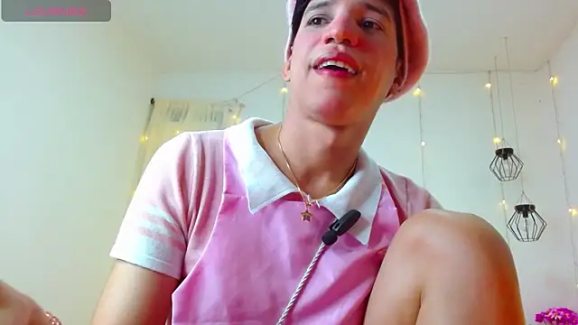 Snapshot of Ariel_Femboy_ chatting on 02.07.25 Ariel Femboy online show from 02.07.25