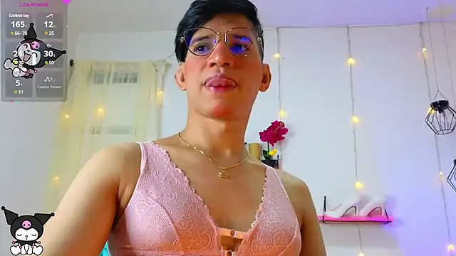 Snapshot of Ariel_Femboy_ chatting on 03.05.25 Ariel Femboy online show from 03.05.25