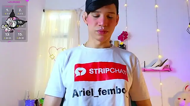 Snapshot of Ariel_Femboy_ chatting on 03.16.25 Ariel Femboy online show from 03.16.25